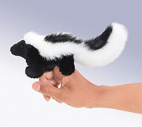 Skunk &ndash; Finger Puppet